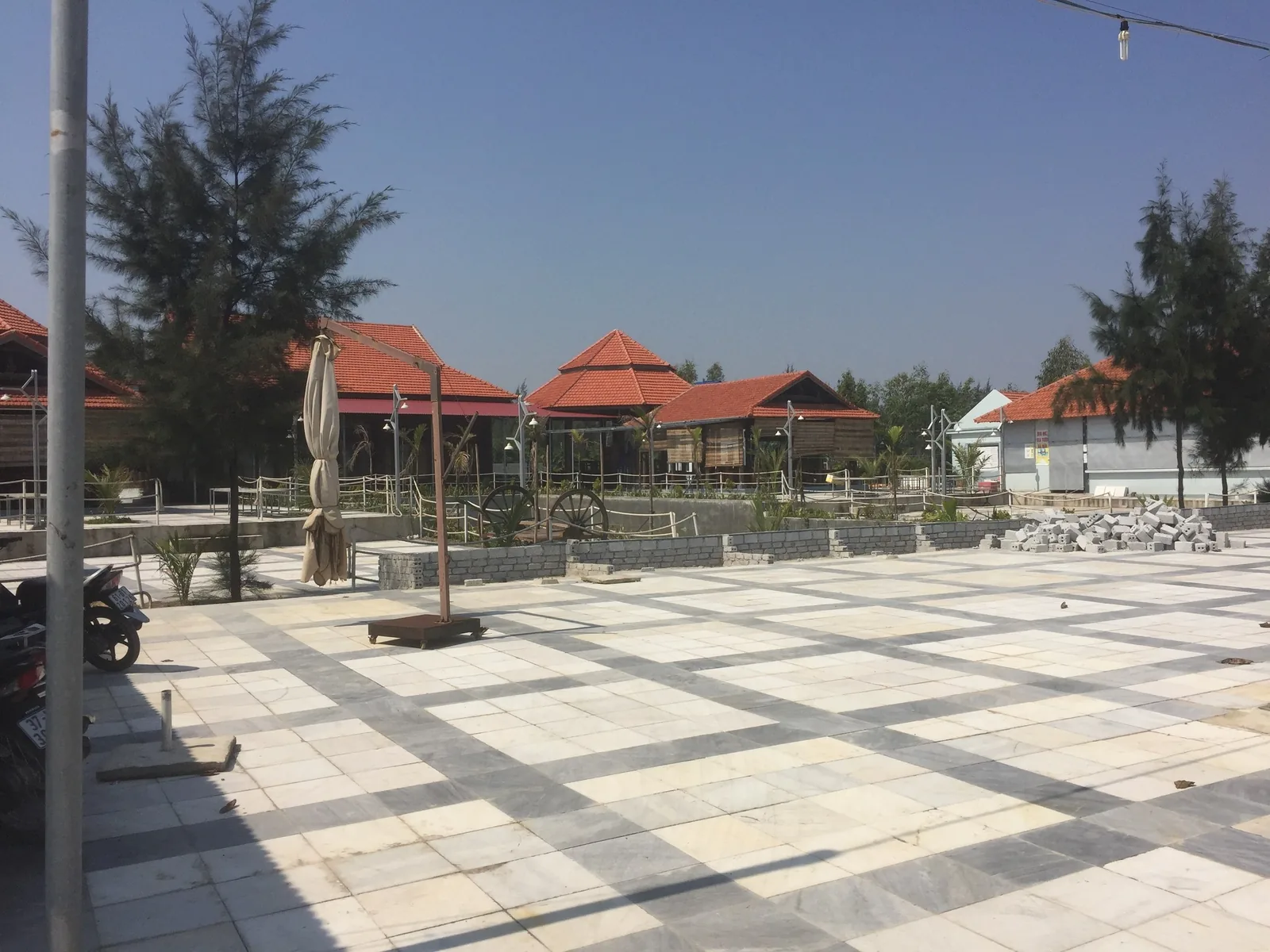 Khách sạn ven biển Cửa Lò nhìn ra bãi cát và mặt biển Khách sạn ven biển Cửa Lò nhìn ra bãi cát và mặt biển