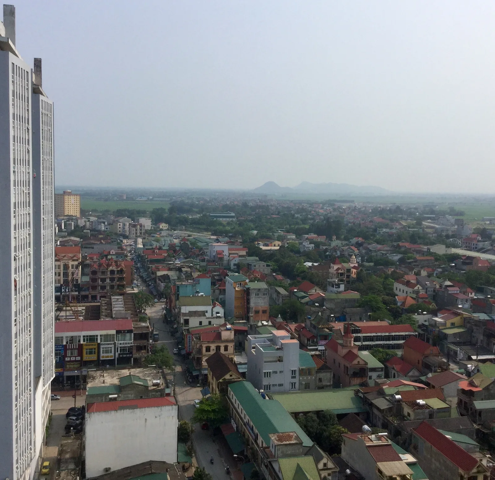 Cổng thành cổ Vinh bên hào nước Cổng thành cổ Vinh bên hào nước